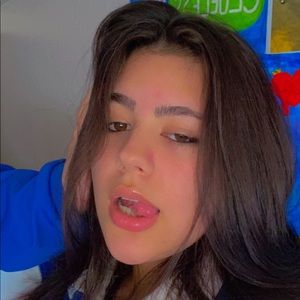 Meet your Posher, Becca